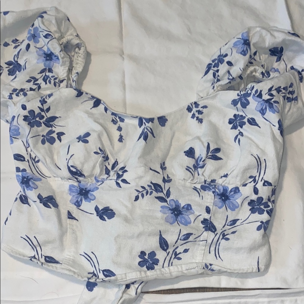 hollister Floral Blue and White Women's Top never worn